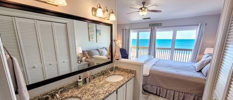 3 habitaciones, tabla de planchar con plancha y acceso a internet