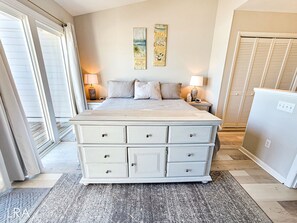 4 bedrooms, iron/ironing board, Internet, bed sheets