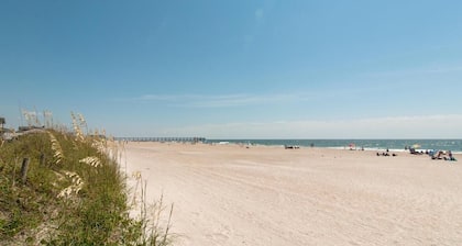 Venga a disfrutar de un verdadero clásico cabaña Wrightsville Beach construida en 1940