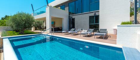 Outdoor pool, a heated pool