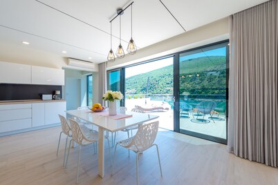 Elegant Villa Lu sea view Dubrovnik infinity swimming pool, sauna, hot tube, gym
