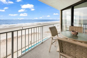 Outdoor dining - Oceanfront condo - Short Drive to Dining/shops OOP 309 (Murrells Inlet)