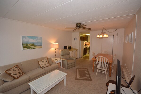 DVD player - Cozy, Intimate 1 Bedroom Condo with free WiFi and an outdoor pool, located uptown near shops and a movie theater on the ocean block just a short walk to the beach! (Ocean City)