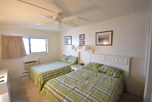 1 bedroom, WiFi, bed sheets - Cozy, Intimate 1 Bedroom Condo with free WiFi and an outdoor pool, located uptown near shops and a movie theater on the ocean block just a short walk to the beach! (Ocean City)