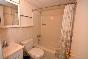 Towels - Cozy, Intimate 1 Bedroom Condo with free WiFi and an outdoor pool, located uptown near shops and a movie theater on the ocean block just a short walk to the beach! (Ocean City)