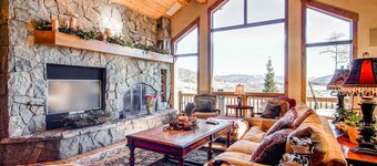 Luxury Lodge w/Hot Tub, Unimaginable Views; Room for 12 & Near Six Resorts!