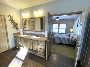 6 bedrooms, iron/ironing board, free WiFi, bed sheets