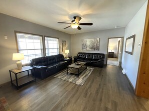 Smart TV, fireplace, foosball - Crossing at the Oaks @ Spring Brook Resort (Wisconsin Dells)