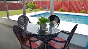 Outdoor dining - Heated Pool, FREE WiFi, Close to Anna Maria Island Beach, Dog* (See Note) Friendly! (Bradenton)