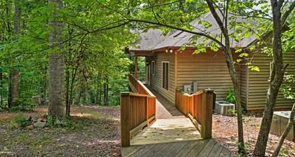 Cozy Scottsville Cottage w/ River Views & Gazebo!