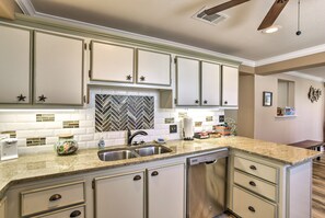 Fridge, microwave, stovetop, dishwasher