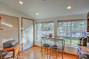 Interior - Game Room, Yard, Deck & Fireplace: Lakeside Home (Lakeside)