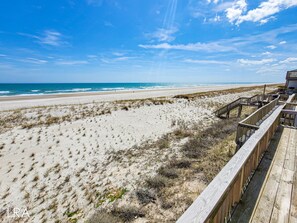Beach nearby - Queen's Grant D-113 – Ocean Views & Beach Fun (Topsail Beach)