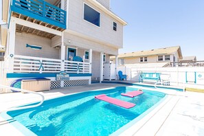 Pool - Everybody Loves...Sand, Sun & Fun - KDH MP 5.5, Ocean View, 100 Yds to Beach, Pool, Flex Stays (Kill Devil Hills)