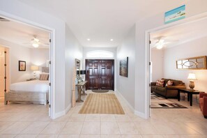 5 室のベッドルーム、WiFi、ベッドシーツ