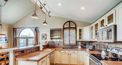 Newly Relisted! Balcony Views of Lake Dillon, Quiet Neighborhood, Garage Parking