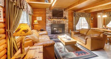 Authentic Log Cabin w/ Hot Tub in South Lake Tahoe