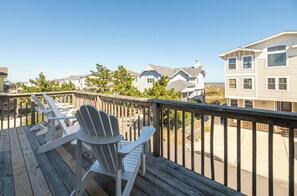 Property grounds - 3 Little Gulls - Corolla, Ocean Sands, 30 Ft to Beach, Semi-Oceanfront, Pool, Hot Tub, Pets OK (Corolla)