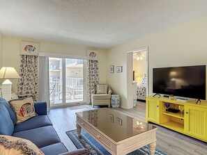 TV, books - Sunrise View over the ocean! Direct oceanfront complex in New Smyrna! (New Smyrna Beach)