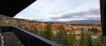 Gros Ventre B12: Teton Village- Cozy Top Floor Condo- Beautiful Valley Views