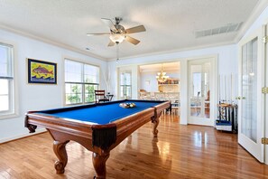 Game room - Entire Home w/ pool, walk to beach (Virginia Beach)