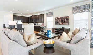 TV - Sumptuous Home with Screened Pool at Encore (Kissimmee)