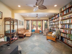 Interior - Aloha Aku Hula Suite – Find Peace by the Shore (Kihei)