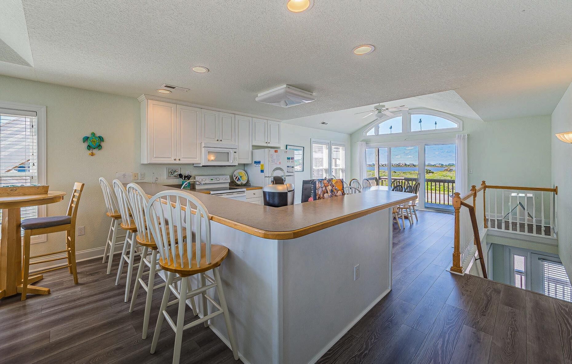 ثلاجة، ميكروويف، فرن، موقد طهي مسطح