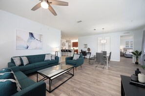 TV, video games, table football - Epic Universe Large Condo with Pool Table, Vista Cay - 2003 (Orlando)