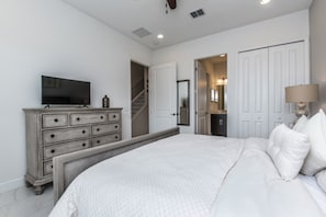 4 bedrooms, iron/ironing board, WiFi, bed sheets - Stunning Townhome  on Festival Resort, Minutes from Disney, Orlando Townhome 1559 (Davenport)