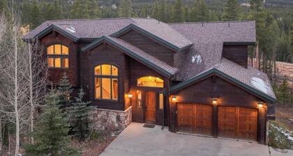 Fireside Lodge: Spacious Home w/ Hot Tub, Firepit, Shuffleboard, Ski Access