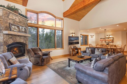 Fireside Lodge: Spacious Home w/ Hot Tub, Firepit, Shuffleboard, Ski Access