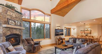 Fireside Lodge: Spacious Home w/ Hot Tub, Firepit, Shuffleboard, Ski Access