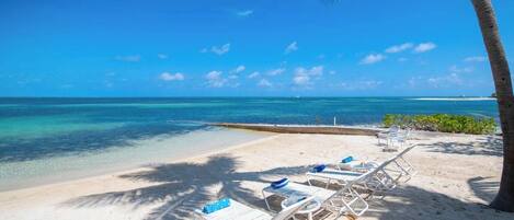 Am Strand, Liegestühle, Strandtücher