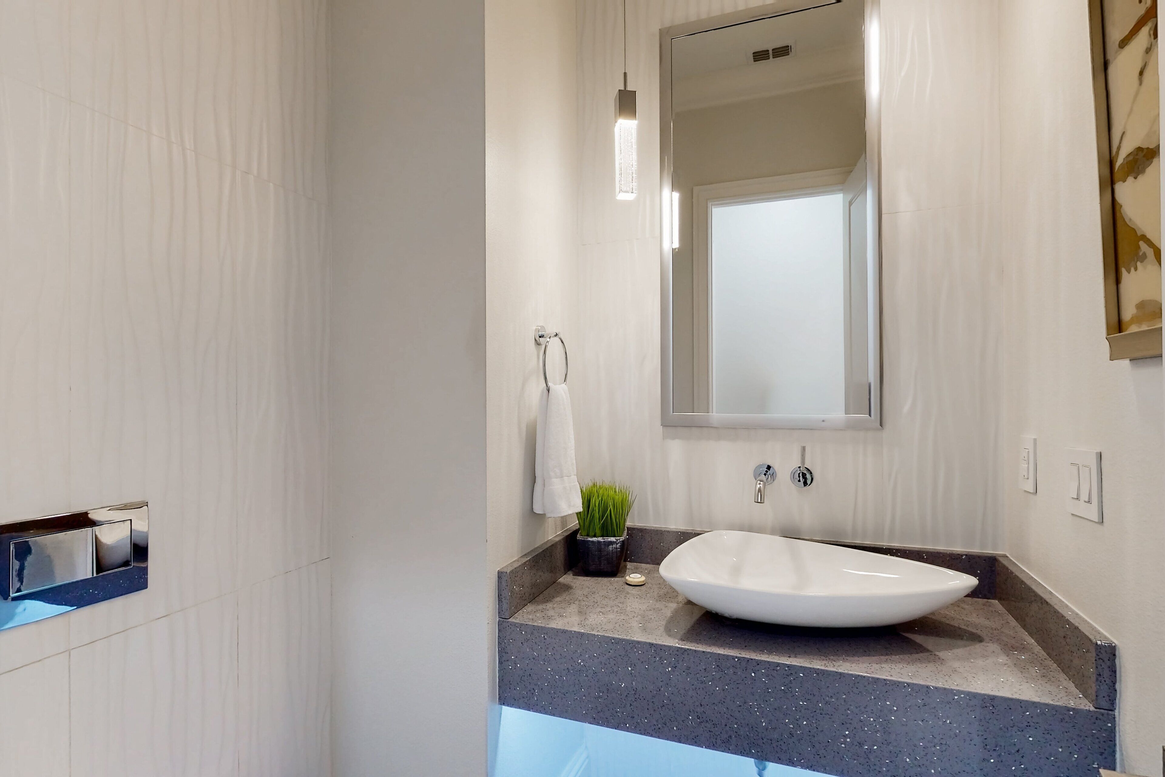 Ensemble baignoire-douche, séchoir à cheveux, serviettes fournies