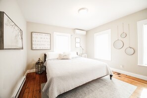 Iron/ironing board, travel cot, WiFi, bed sheets