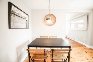 Dining - PORTLAND PENINSULA-SPACIOUS WALKABLE EAST END SPOT (Portland)