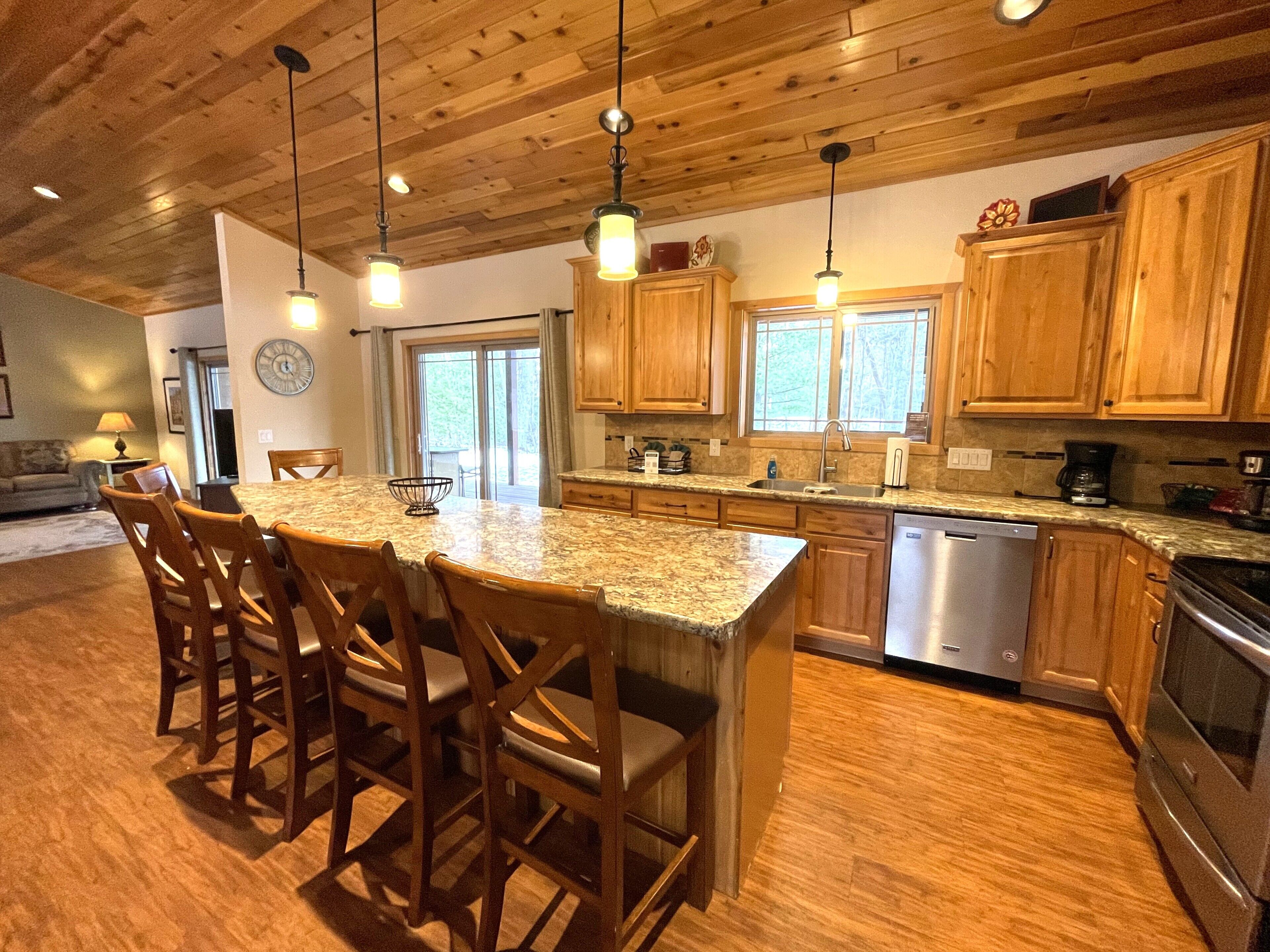 Kylskåp, mikrovågsugn, ugn och spishäll