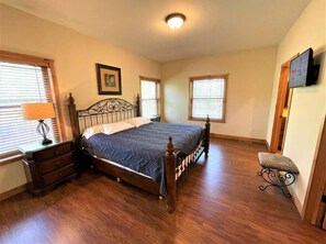 6 bedrooms, iron/ironing board, free WiFi, bed sheets