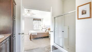 3 bedrooms, Internet, bed sheets, wheelchair access