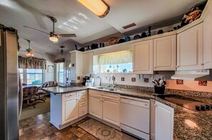 Fridge, microwave, stovetop, dishwasher