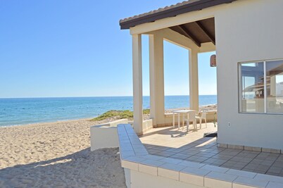 Playa Romántica 3BR Beachfront Home in Las Conchas Easy Access & Ocean Views