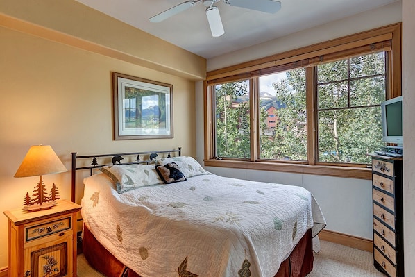 2 bedrooms, internet, bed sheets - Amazing location, Steps from downtown/lifts, Outdoor hot tub, Heated garage park (Breckenridge)