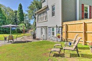 Outdoor dining - Cozy Agawam Studio w/ Yard: 2 Miles to Six Flags! (Agawam)