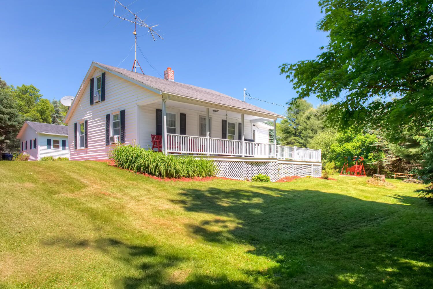 Charming Home > 5 Miles to All Star Baseball Camp!
