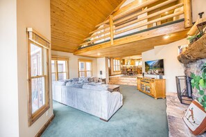 Smart TV, fireplace, DVD player, stereo