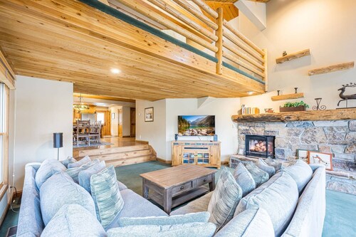 Old Town Park City Ski Home | Walk 250 Yards to Skiing  | Private Hot Tub | 2-Car Garage