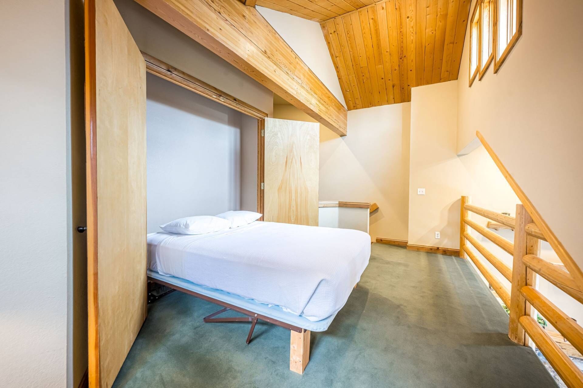 5 bedrooms, iron/ironing board, free WiFi, bed sheets