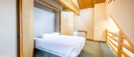 5 bedrooms, iron/ironing board, free WiFi, bed sheets