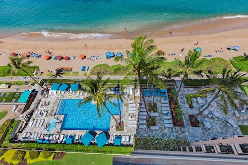 Spacious Corner Location with Wrap Around Lanai -BEST VALUE!